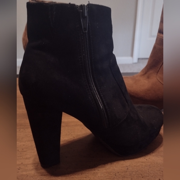2 Pair of Mossimo Booties - Black & Camel - S6 - Picture 4 of 5